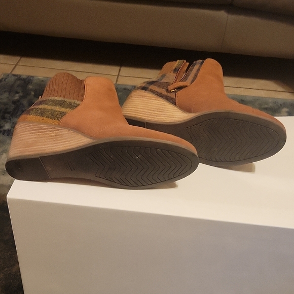 TOMS Suede Women's Ankle Wedge Boots - Picture 5 of 5